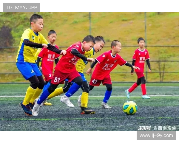 熊格格足球少年追梦之旅展现拼搏精神与团队合作魅力